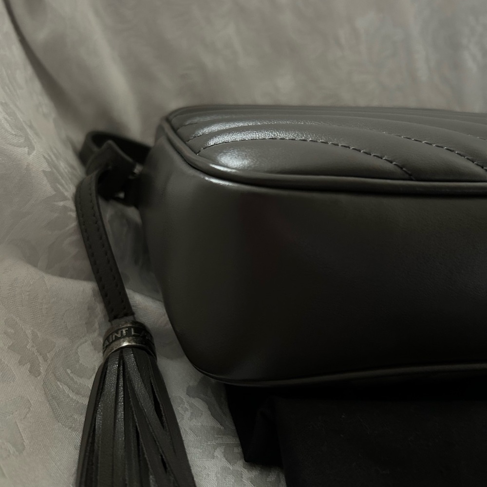 Authentic Saint Laurent Lou Camera Bag in Gray chevron quilted leather - Picture 6 of 13
